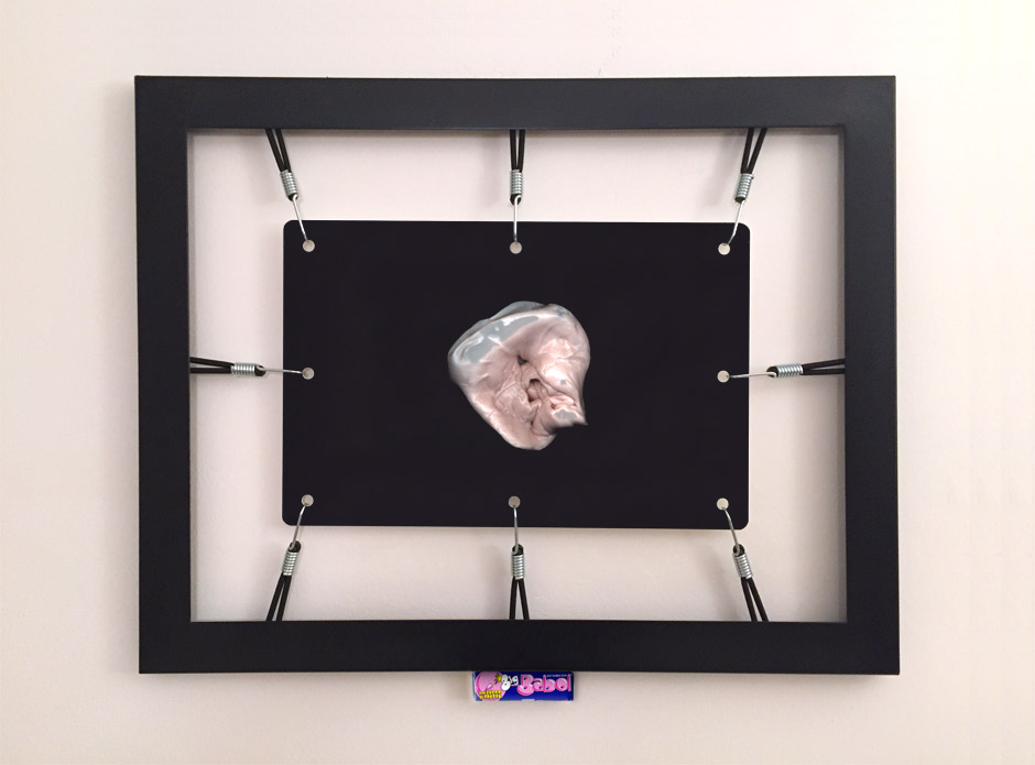 Marotta & Russo: Rubber's Souvenir 01, stampa UV su forex, cornice, corde elastiche, ganci, Big Babol bubble gum, 58x74 cm